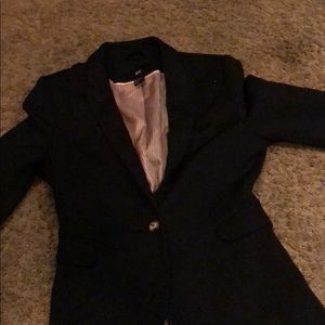 H @ M black suit coat sz 6 worn only a  few times